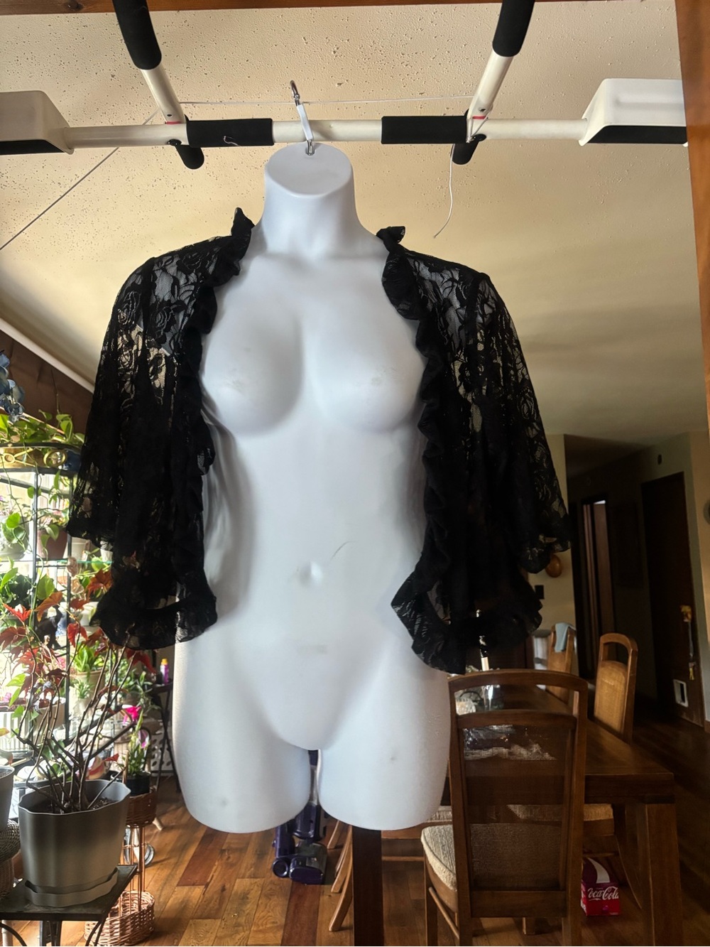 Women’s Black Half Sleeve Floral Lace Ruffled Shrug Size Large